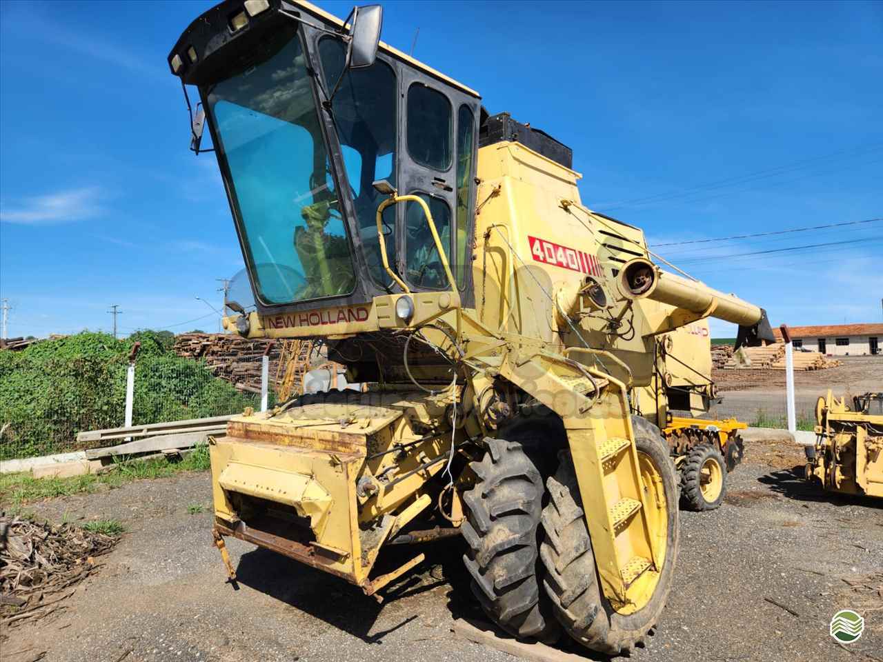 COLHEITADEIRA NEW HOLLAND NH 4040 Sabiá Máquinas Agrícolas IRATI PARANÁ PR